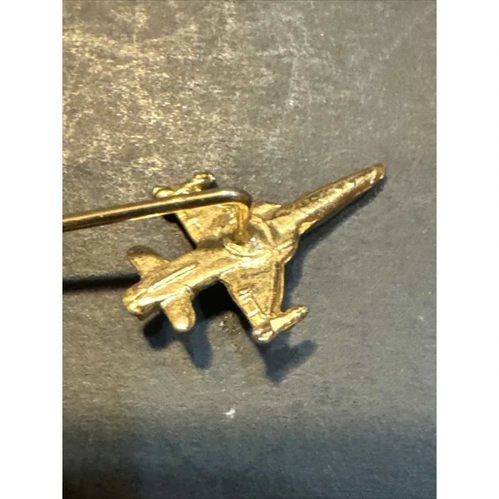 2 Vintage Gold Tone & Enamel Airplane Passenger Plane Tie  Tack Lapel Hat‎ Pin